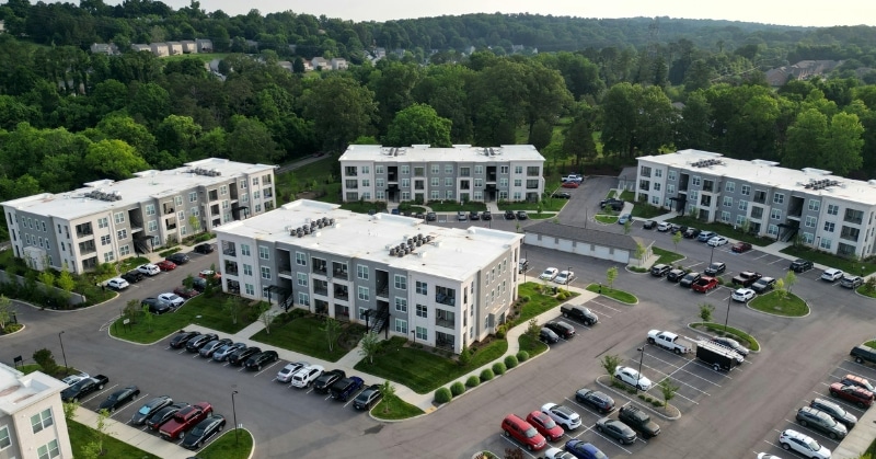 המשקיעים של וול סטריט יצרו בועה גם בשוק הנדל"ן האמריקאי - ועכשיו הם משלמים על הטעות שלהם