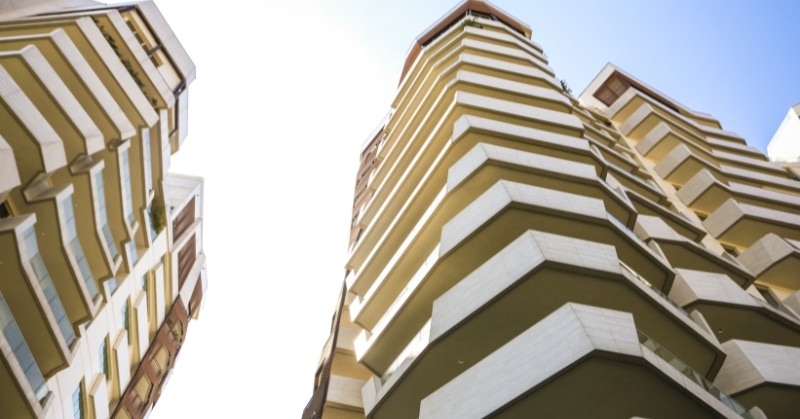 הכשרה בנדל"ן – מסלולי הלימודים והקורסים המומלצים בתחום
